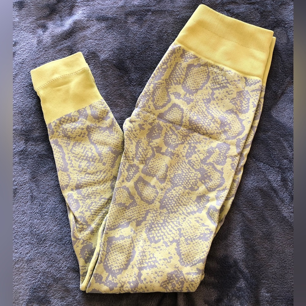 Bombshell sportswear snake skin seamless leggings